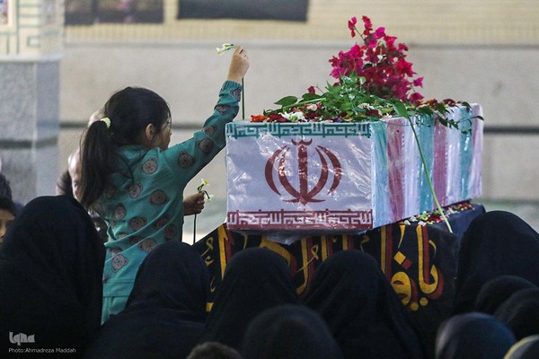 استقبال روستائیان شیراز از شهید گمنام