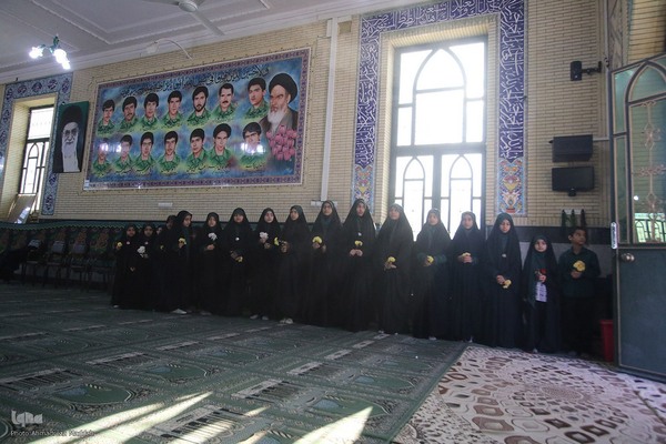 استقبال روستائیان شیراز از شهید گمنام