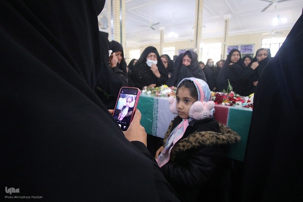 استقبال روستائیان شیراز از شهید گمنام