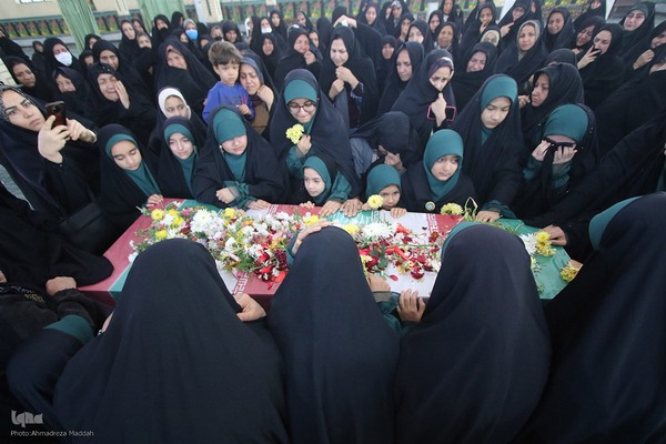 استقبال روستائیان شیراز از شهید گمنام