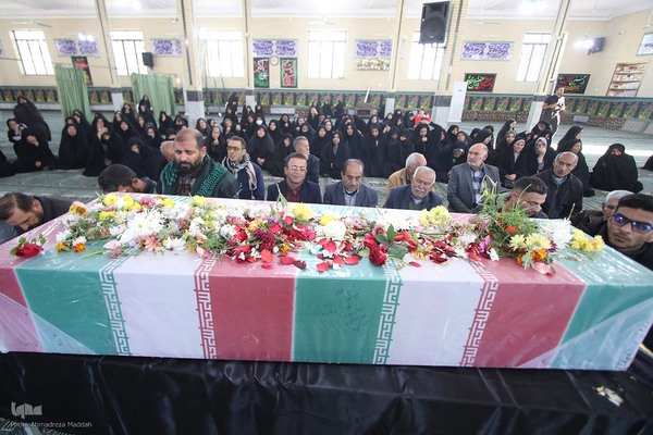 استقبال روستائیان شیراز از شهید گمنام