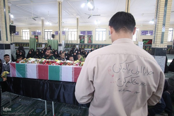 استقبال روستائیان شیراز از شهید گمنام