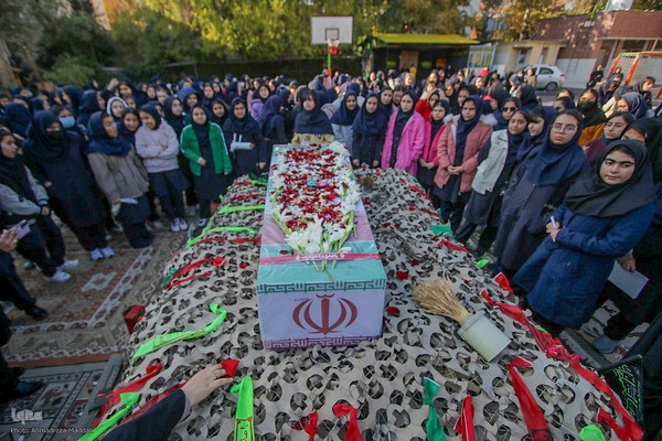 میزبانی دانش آموزان شیرازی از شهدای گمنام