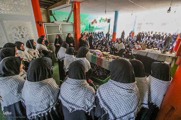 میزبانی دانش آموزان شیرازی از شهدای گمنام