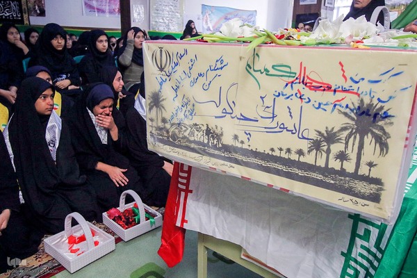 میزبانی دانش آموزان شیرازی از شهدای گمنام