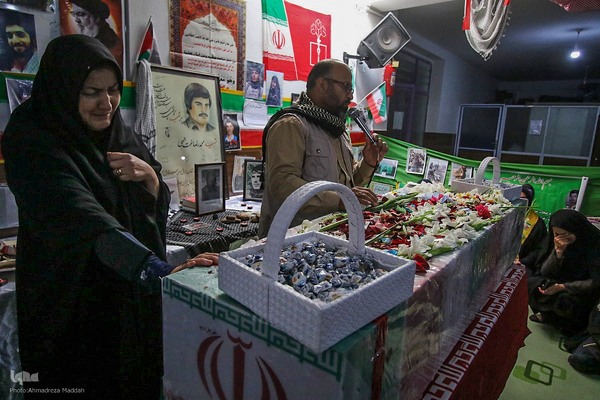 میزبانی دانش آموزان شیرازی از شهدای گمنام