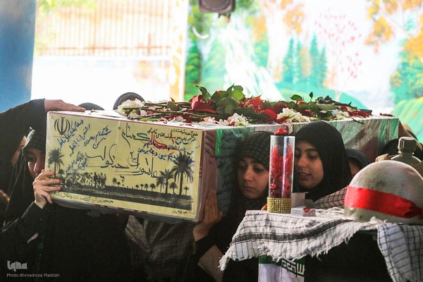 میزبانی دانش آموزان شیرازی از شهدای گمنام