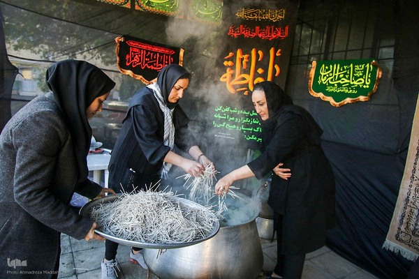 میزبانی دانش آموزان شیرازی از شهدای گمنام