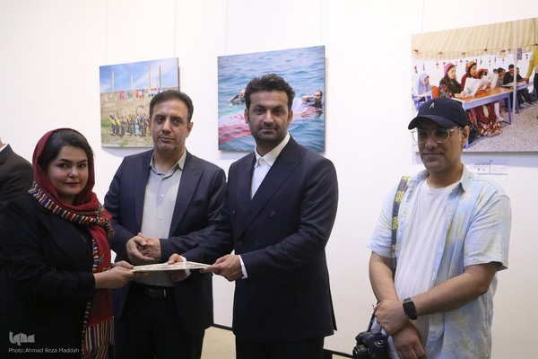 نمایشگاه گروهی عکس عکاسان خبری در شیراز