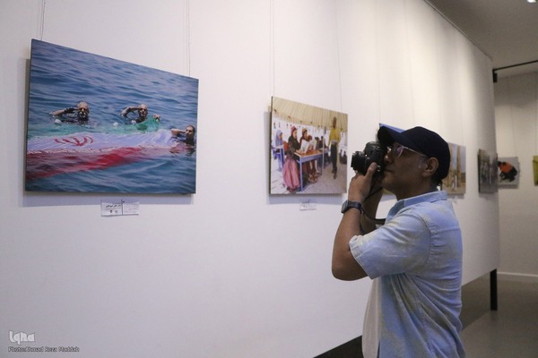 نمایشگاه گروهی عکس عکاسان خبری در شیراز