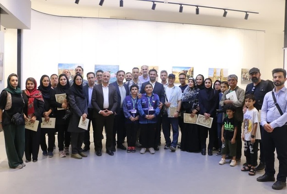 نمایشگاه گروهی عکس عکاسان خبری در شیراز