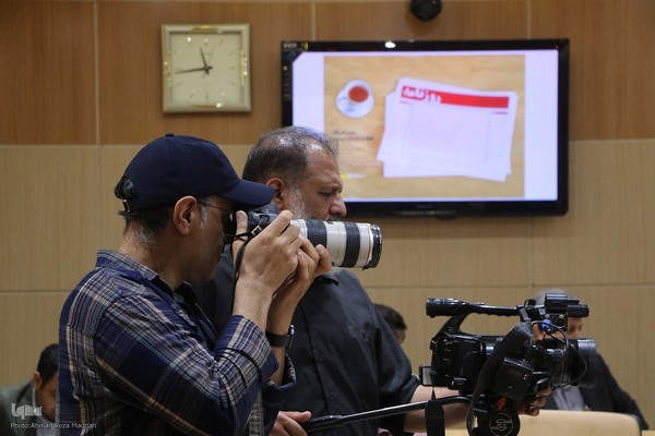 نشست صمیمی آیت الله دژکام با خبرنگاران و اصحاب رسانه