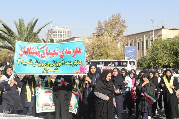 اجتماع دانش آموزان شیرازی در یوم‌الله ۱۳ آبان