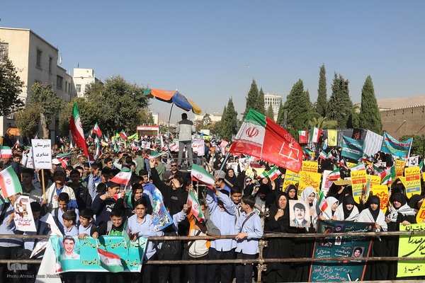 اجتماع دانش آموزان شیرازی در یوم‌الله ۱۳ آبان