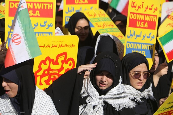 اجتماع دانش آموزان شیرازی در یوم‌الله ۱۳ آبان