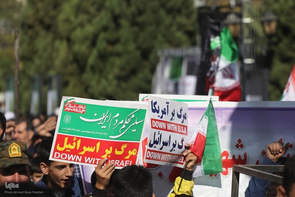 اجتماع دانش آموزان شیرازی در یوم‌الله ۱۳ آبان