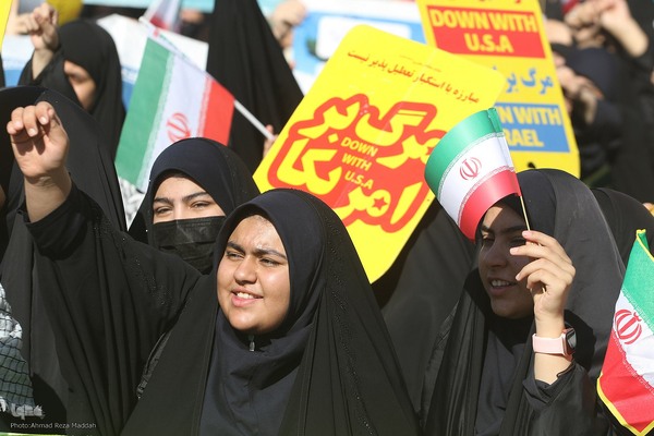 اجتماع دانش آموزان شیرازی در یوم‌الله ۱۳ آبان