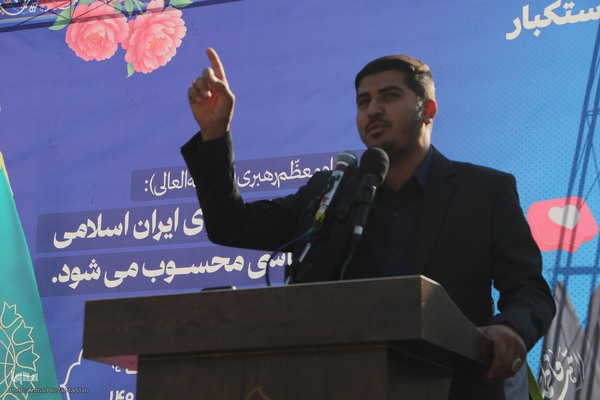 اجتماع دانش آموزان شیرازی در یوم‌الله ۱۳ آبان