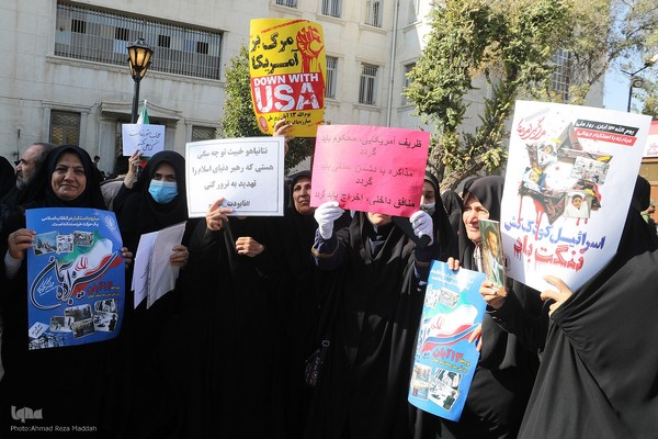 اجتماع دانش آموزان شیرازی در یوم‌الله ۱۳ آبان