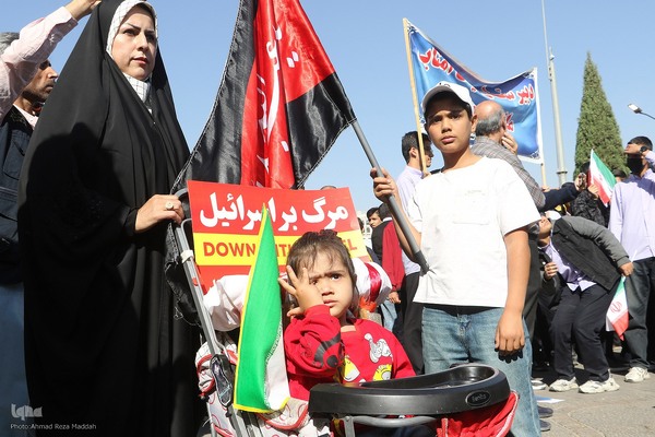 اجتماع دانش آموزان شیرازی در یوم‌الله ۱۳ آبان