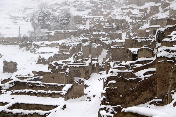 بارش برف در شهر تاریخی ایزدخواست فارس