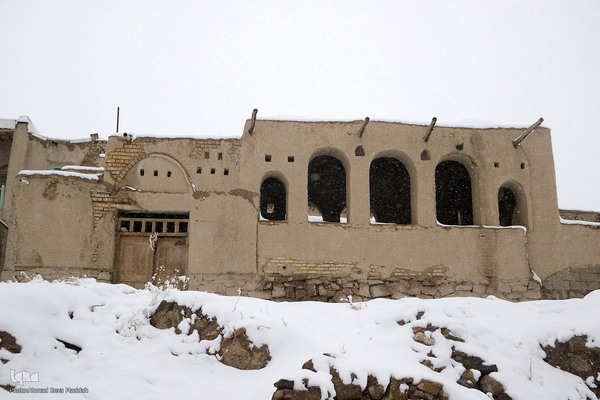 بارش برف در شهر تاریخی ایزدخواست فارس