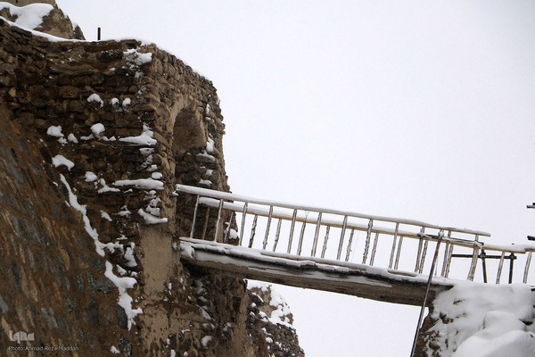 بارش برف در شهر تاریخی ایزدخواست فارس