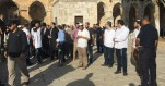 Coloni e forze  del regime sionista  invadono i cortili di al-Aqsa