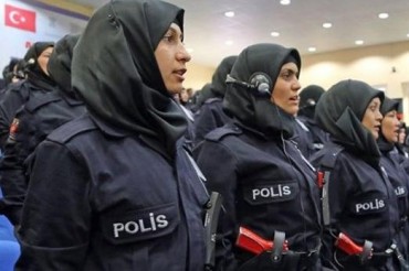Turchia:le poliziotte potranno portare l’hijab