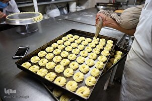 Pane tradizionale e dolci per il Ramadan; Iran nordoccidentale