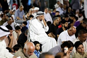 Jemaah ziarat Arab di Makam suci Imam Reza (as)