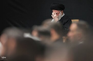 Fotos: Ayatollah Khamenei Participa de Rituais de Luto por Fátima Zahra(AS)