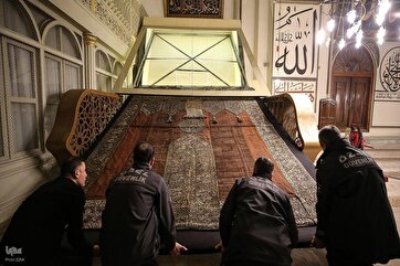 Реставрация старой завесы Каабы в Турции