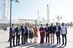 Hintli bakanın Mescid-i Nebevi önünde tesettürsüz olması eleştirildi