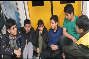 میٹرو ٹرین میں ایرانی بچوں کی گروپ تلاوت+ ویڈیو