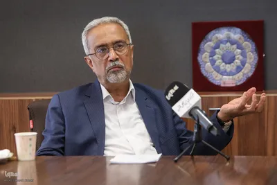 محمد نهاوندیان - سیاستمدار، مدرس دانشگاه و اقتصاددان ایرانی